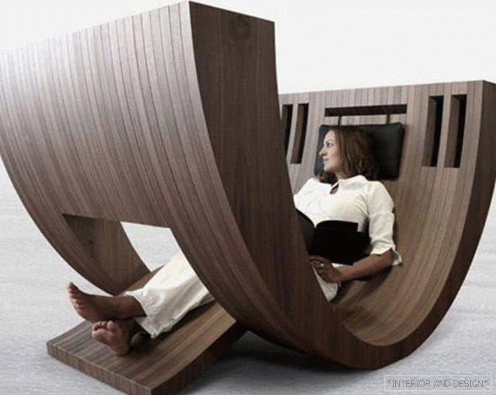 Hojdacia stolička v high-tech štýle pre obývaciu izbu 1