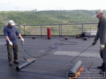 Ako položiť strešný materiál na strechu