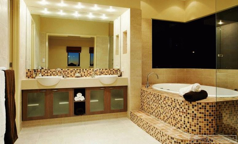 Foto moderného kúpeľňového interiéru