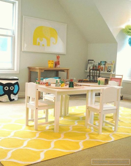 Nábytok Ikea pre detskú izbu (stolík) - 6